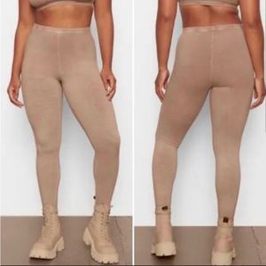 SKIMS NWT Outdoor Leggings Color Camel